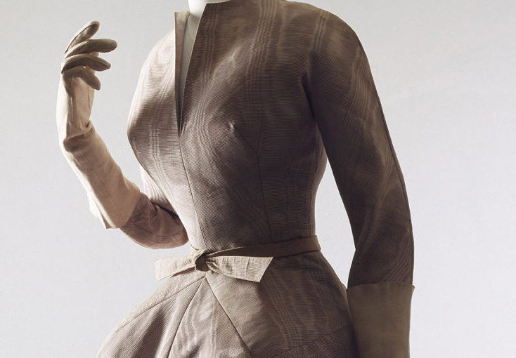 Javier Martín Galán. Modelaje del vestido «La Cigale», de Christian Dior.